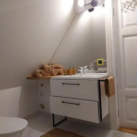 Modern History Apartman *