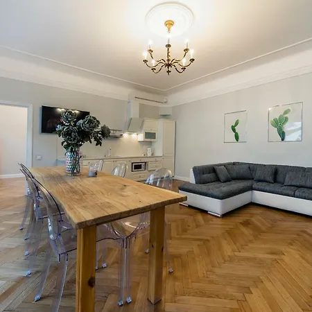 Modern History Apartman