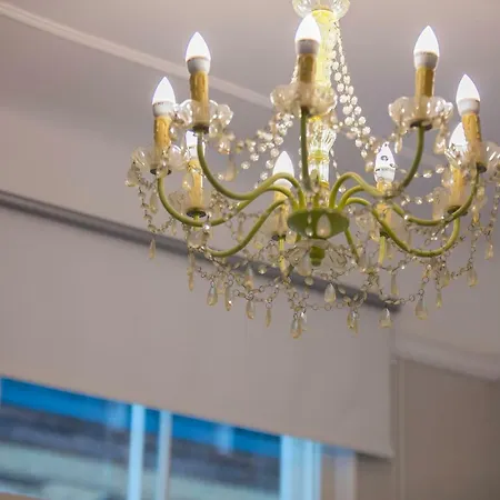 Apartman Modern History