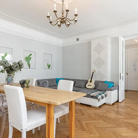 Modern History Apartman *