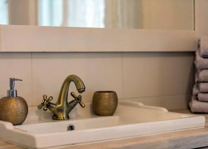 Modern History Apartment *