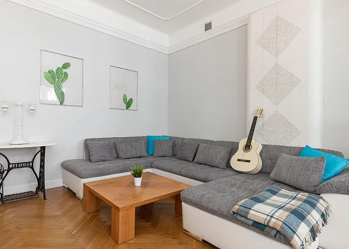 Apartament Modern History