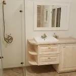 Modern History Apartman