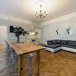 Modern History Apartman