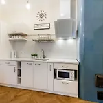 Modern History Apartman *