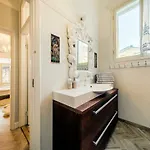 Apartman Modern History