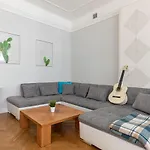 Apartman Modern History